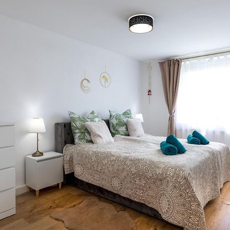 Schoenes, Modernes Apartment Mit Zwei Schlafzimmern - Zentral Mit Balkon Fuer 6 Personen มอนทาเบาอาร์ ภายนอก รูปภาพ