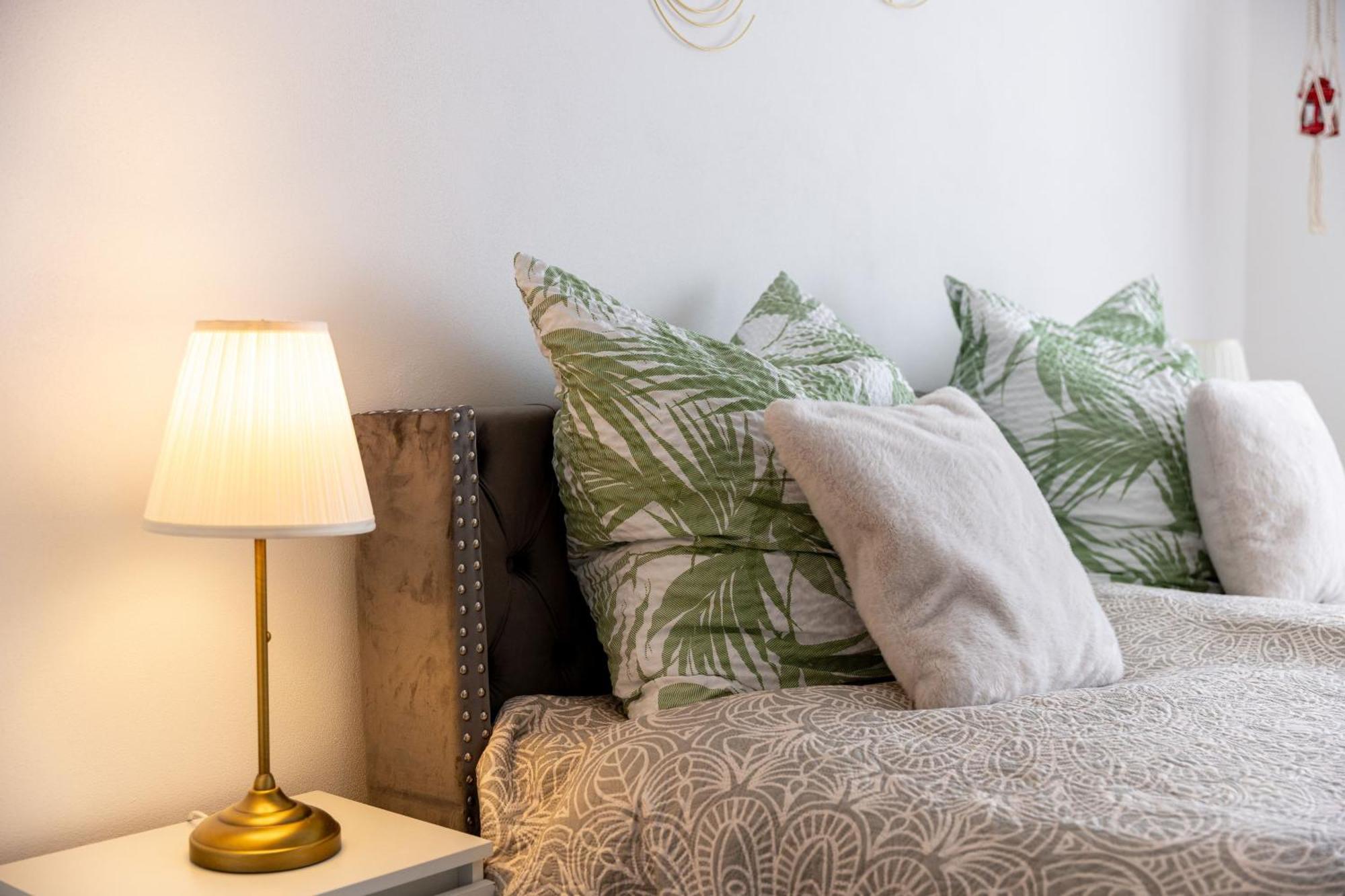 Schoenes, Modernes Apartment Mit Zwei Schlafzimmern - Zentral Mit Balkon Fuer 6 Personen มอนทาเบาอาร์ ภายนอก รูปภาพ