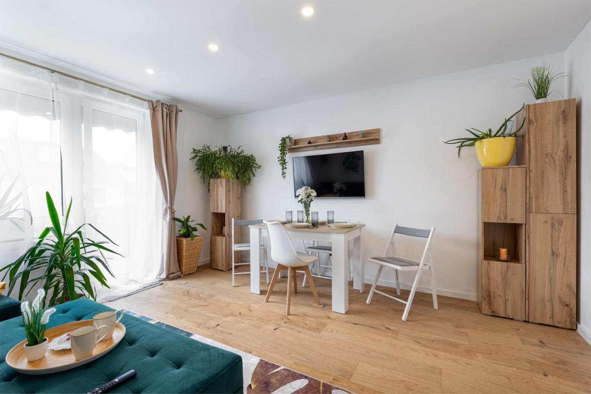 Schoenes, Modernes Apartment Mit Zwei Schlafzimmern - Zentral Mit Balkon Fuer 6 Personen มอนทาเบาอาร์ ภายนอก รูปภาพ