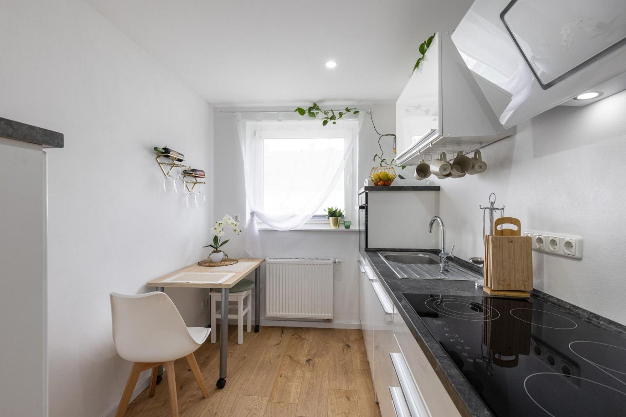 Schoenes, Modernes Apartment Mit Zwei Schlafzimmern - Zentral Mit Balkon Fuer 6 Personen มอนทาเบาอาร์ ภายนอก รูปภาพ