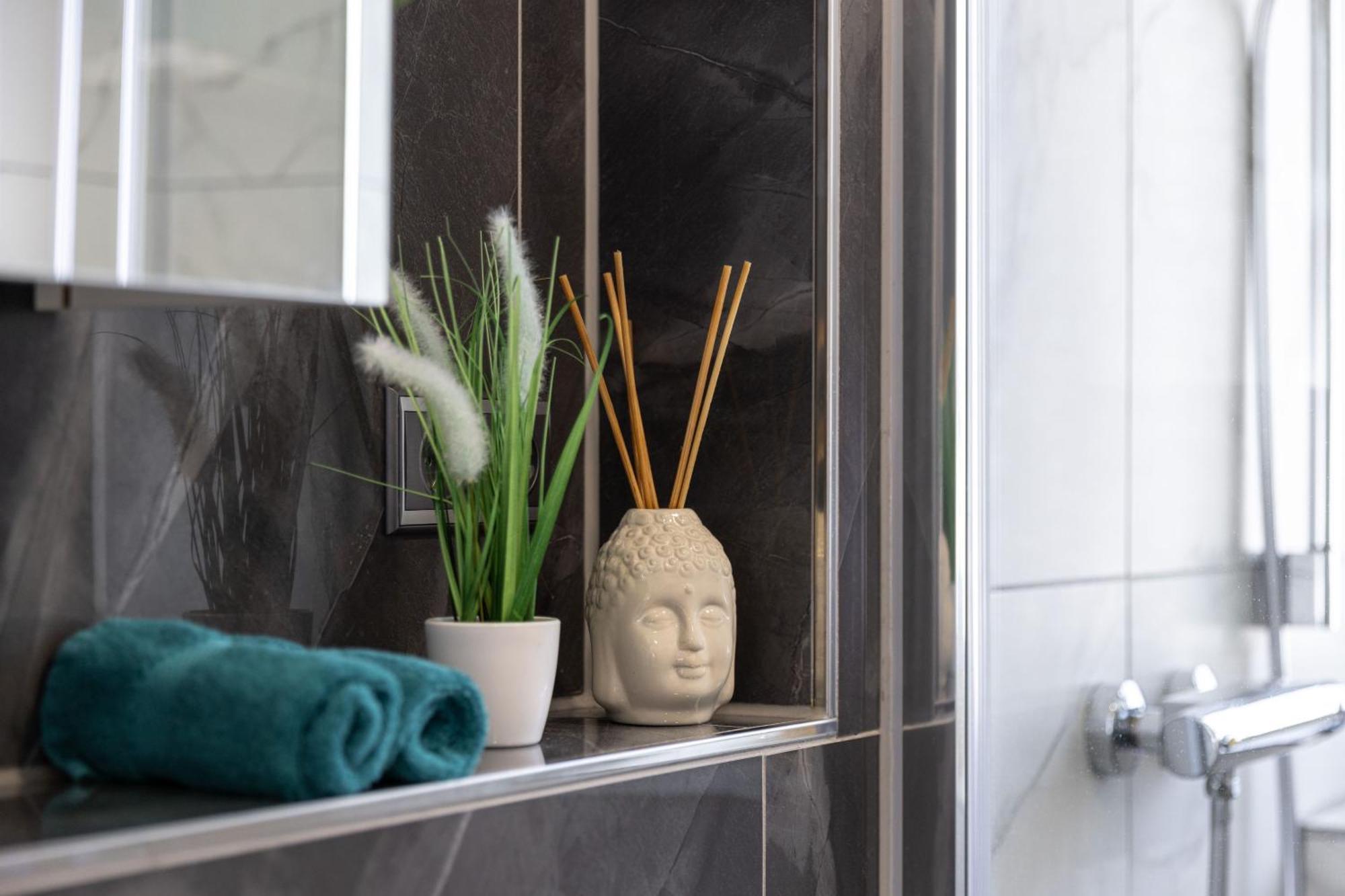 Schoenes, Modernes Apartment Mit Zwei Schlafzimmern - Zentral Mit Balkon Fuer 6 Personen มอนทาเบาอาร์ ภายนอก รูปภาพ