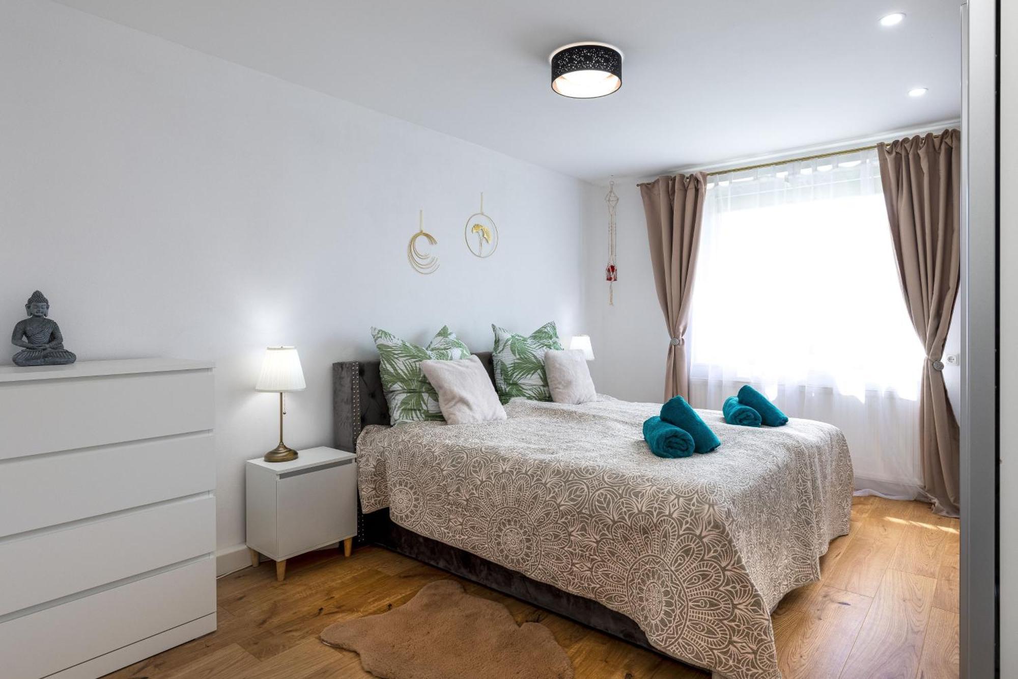 Schoenes, Modernes Apartment Mit Zwei Schlafzimmern - Zentral Mit Balkon Fuer 6 Personen มอนทาเบาอาร์ ภายนอก รูปภาพ